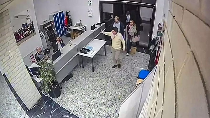 Emergencias remite a la jueza dos vídeos de la entrada nocturna de Mazón al Cecopi de la dana