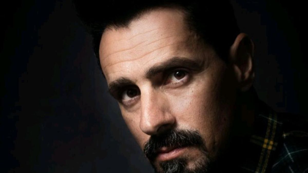 Rober Fumero presenta ‘Corazonada’, su nuevo libro de poesía sobre el amor, la intuición y las emociones que no se pueden callar