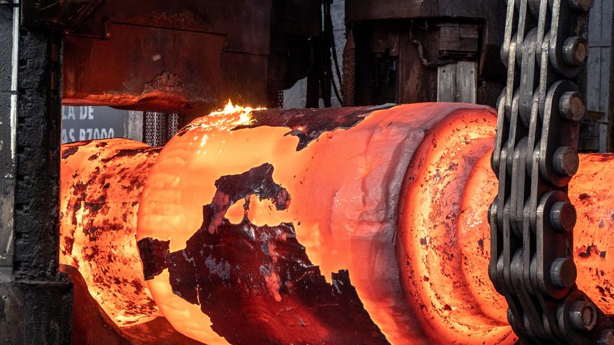 CEOE se pone de perfil ante el plan de Ribera mientras la industria rechaza el sistema marginalista de precios de la luz