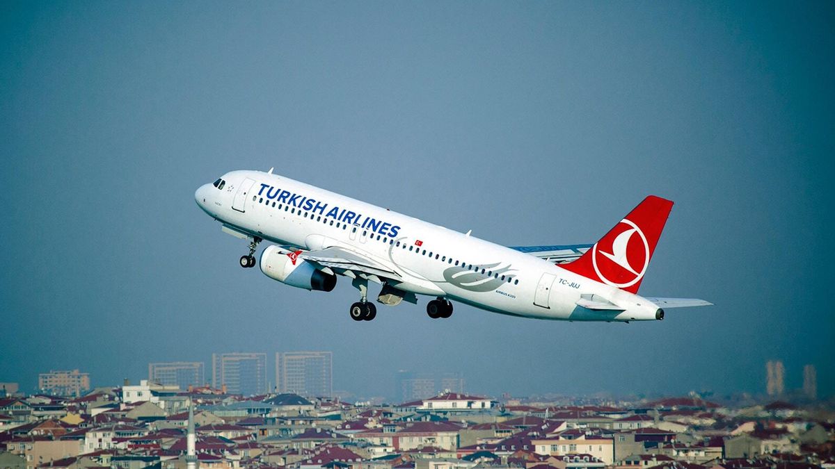 Un avión comercial procedente de Estambul aterriza de emergencia en Barcelona tras detectar una amenaza