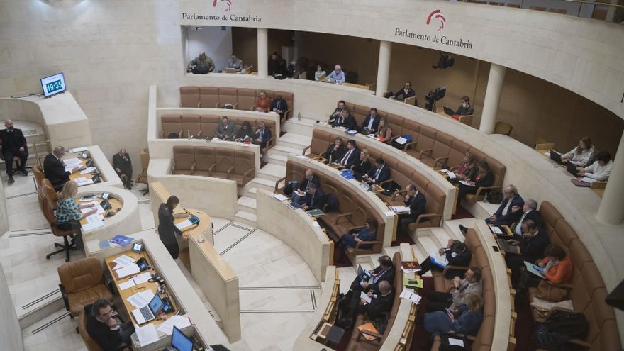 Archivo - Pleno del Parlamento de Cantabria