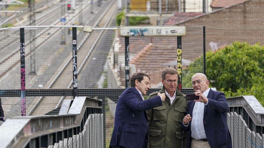 Feijóo compromete el soterramiento de las vías de Valladolid si es presidente y Carnero alcalde