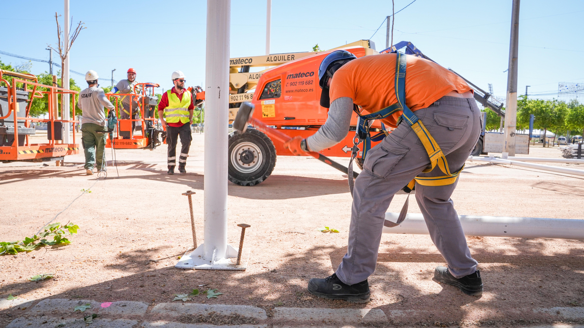 Montaje de toldos de la feria de Córdoba