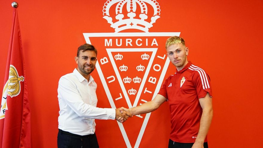 Los equipos de Primera RFEF apuntalan sus plantillas