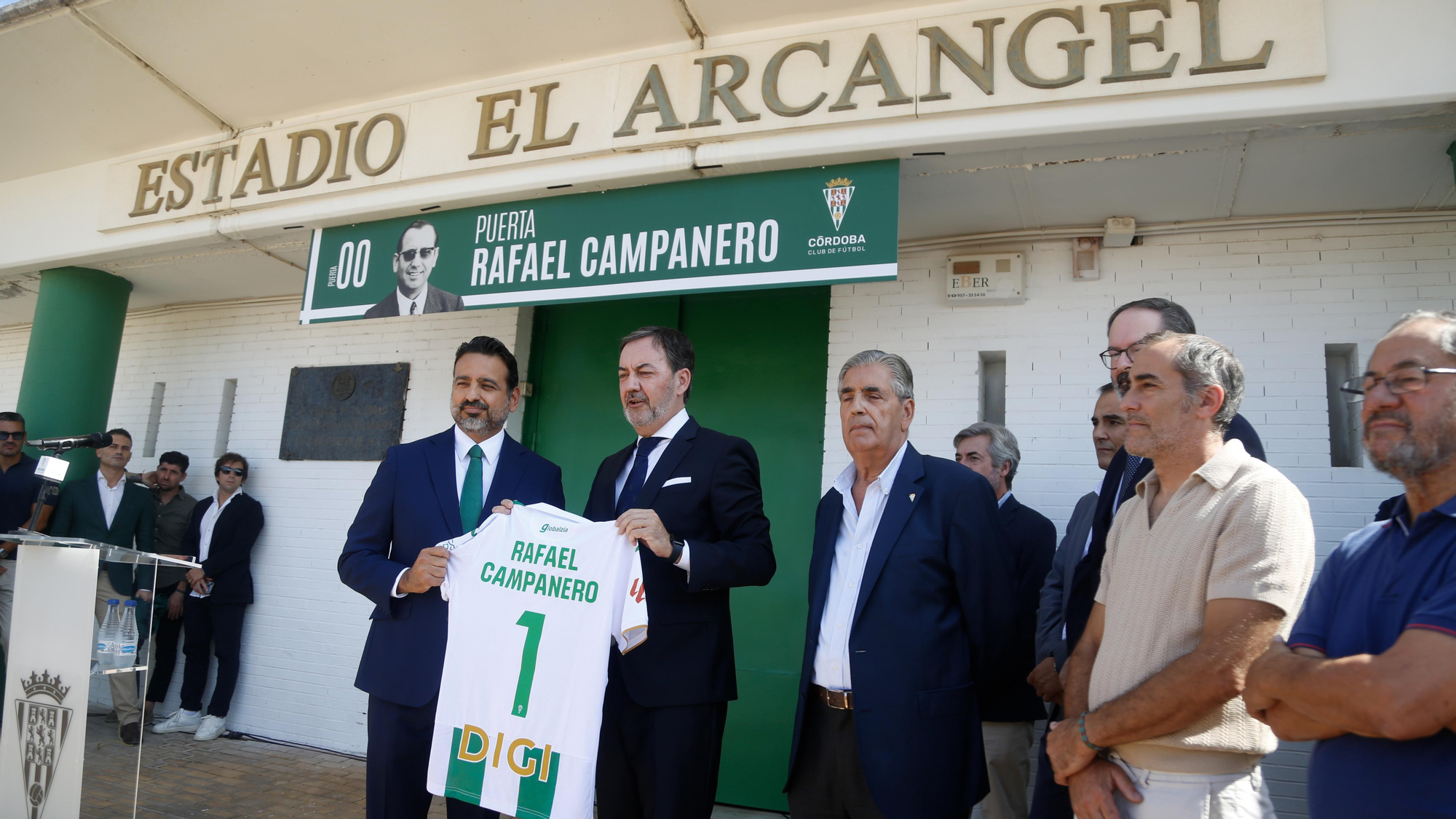 Homenaje a Rafael Campanero en la Puerta 0 de El Arcángel