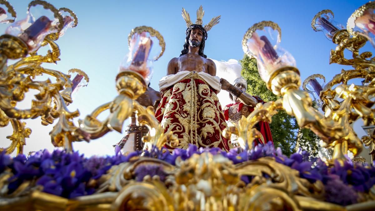 Salida procesional de la Hermandad de la Esperanza, en imágenes