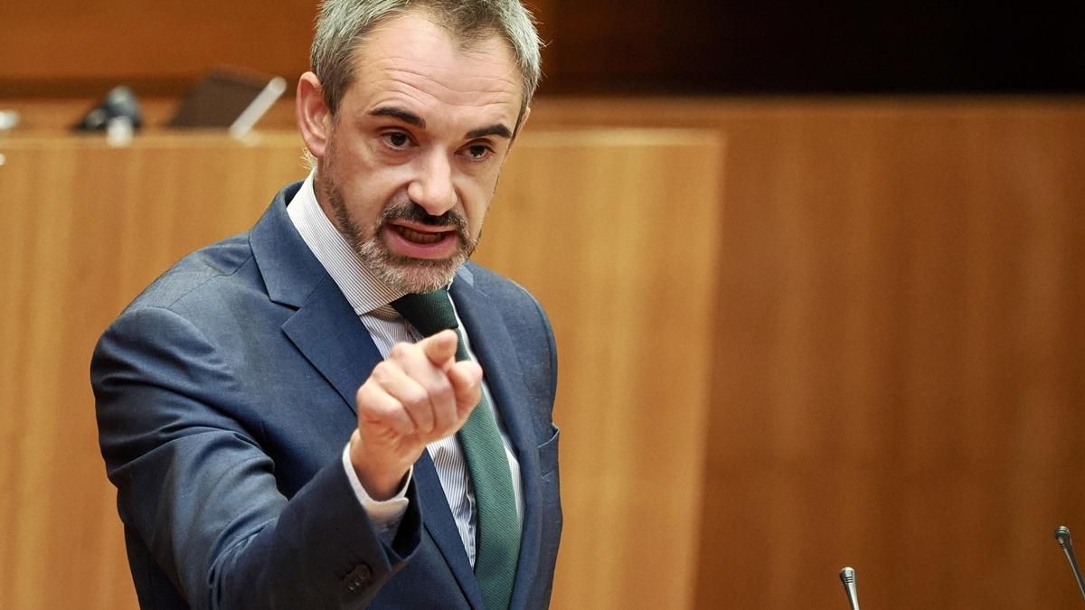 El portavoz de Vox en el Parlamento de Castilla y León llama "psicópata" a Pedro Sánchez en un pleno
