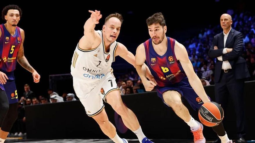 El grupo de animación del Baskonia se planta ante el equipo de Dubái y anima a los aficionados de Vitoria a no ir al partido