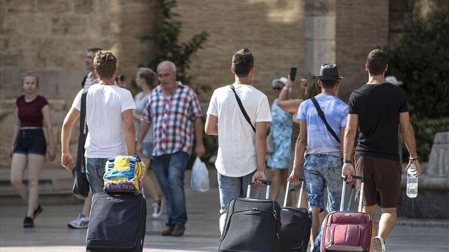 España recibe el récord de 68,1 millones de turistas en 2015, el 4,9 por ciento más