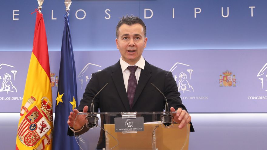 El portavoz del Grupo Socialista en el Congreso de los Diputados, Héctor Gómez, interviene en una rueda de prensa posterior a una Junta de Portavoces, en el Congreso de los Diputados, a 22 de febrero de 2022, en Madrid (España).