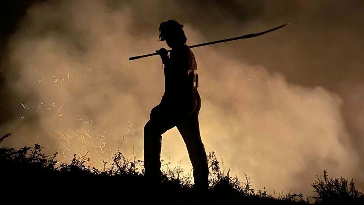 Cantabria acumula 37 incendios más y el Gobierno aconseja usar mascarilla en las zonas afectadas