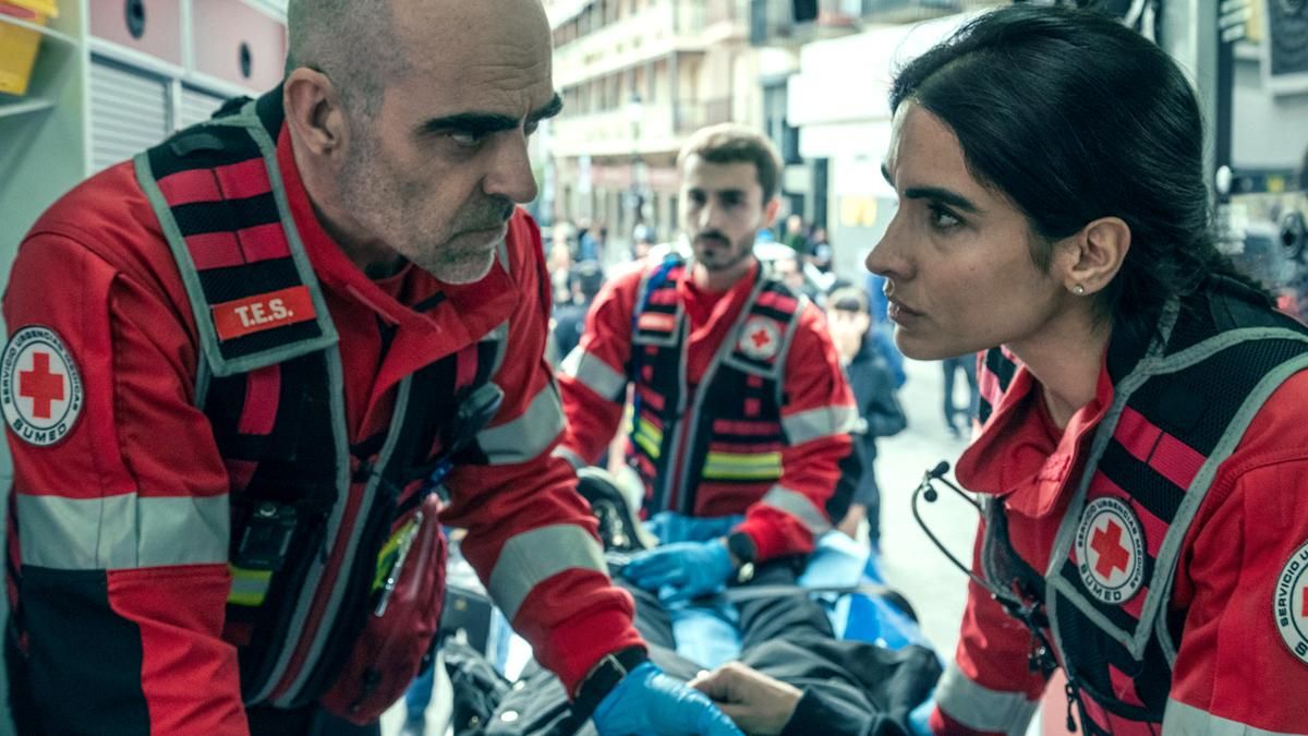 Luis Tosar, Guillermo Las Heras y Fariba Sheikhan en una escena de 'Salvador'