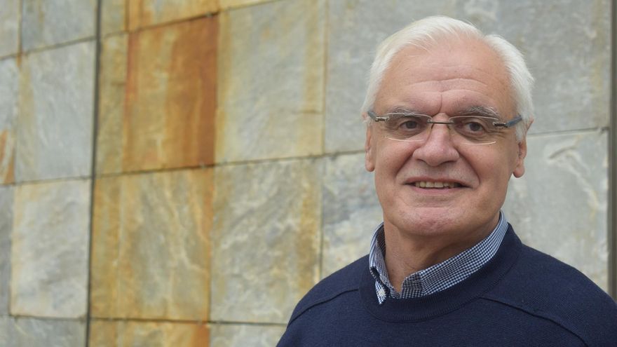 La Academia Galega pide derogar la norma lingüística de Feijóo y que el gallego sea vehicular en la escuela