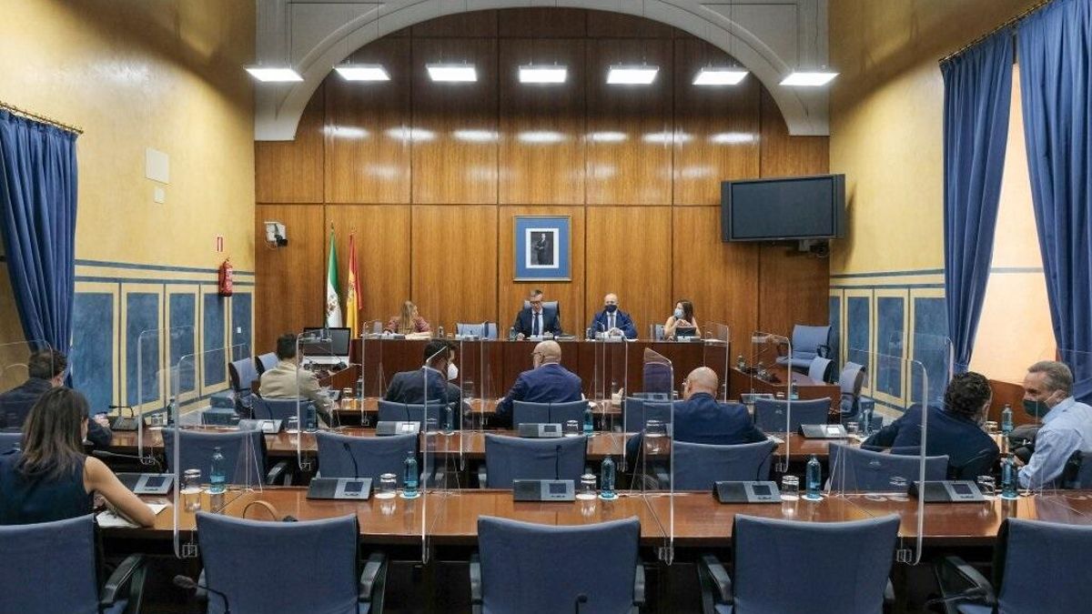 La comisión de reconstrucción pospone al jueves el debate del dictamen para estudiar las 82 enmiendas de PP y Cs