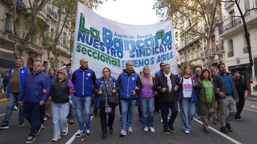 La Bancaria para en el Banco Central y el Hipotecario contra cierres y despidos