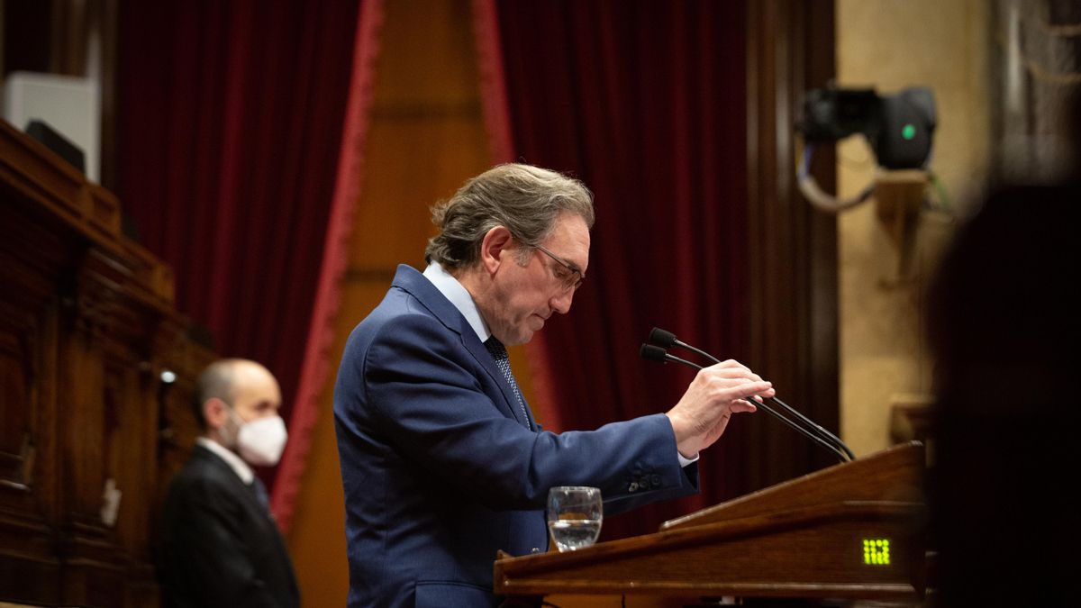 El conseller de Economia, Jaume Giró, interviene en un pleno del Parlament de Catalunya, a 23 de febrero de 2022, en Barcelona, Cataluña (España).