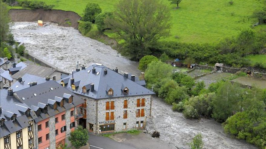 Baja el caudal del Garona en el Val d'Aran y la situación tiende a lo normal