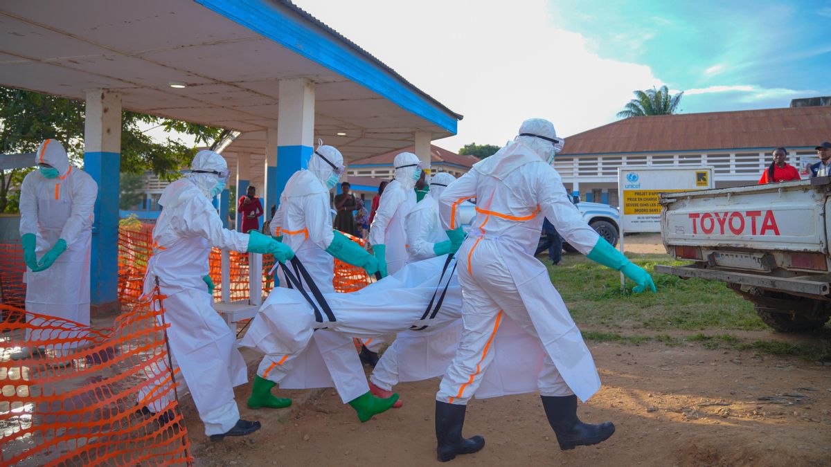 Los expertos temen que el virus del brote de ébola en Congo esté mutando ante un "nivel de gravedad sin precedentes"