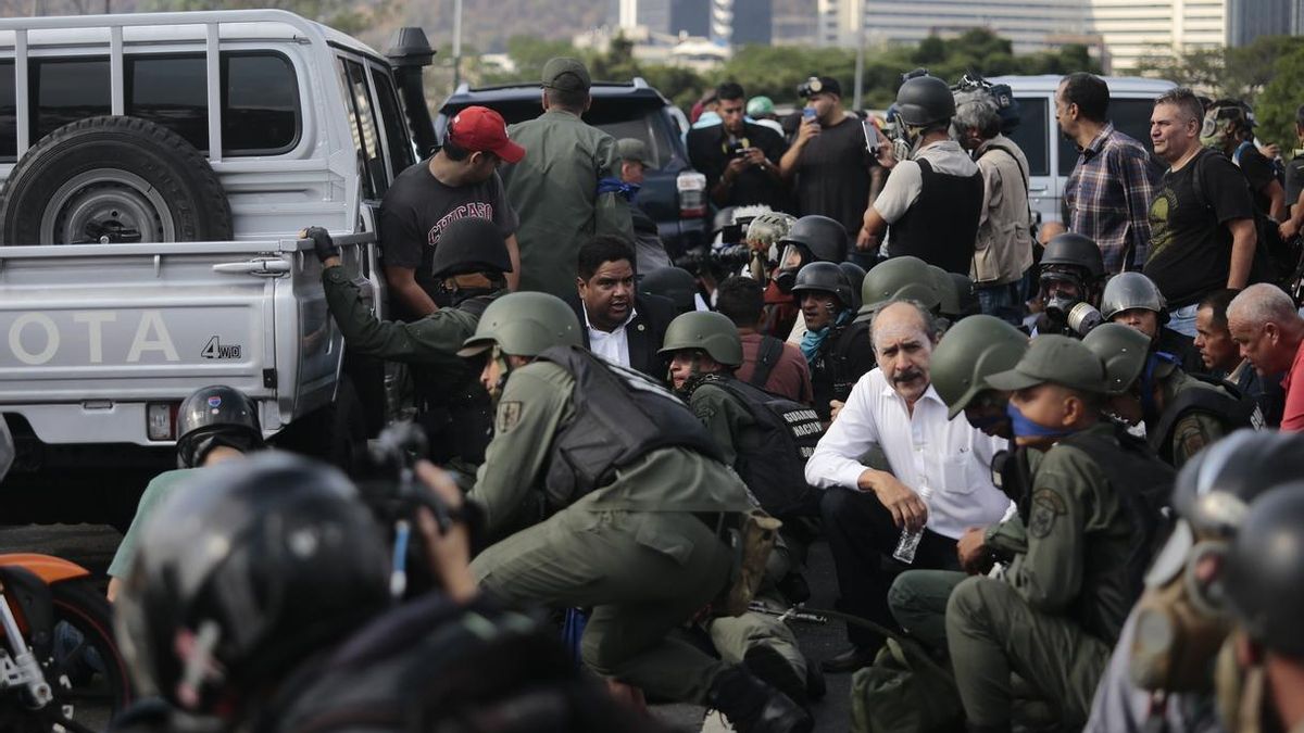 Exteriores pone a disposición un teléfono de emergencia consular para los españoles en Venezuela