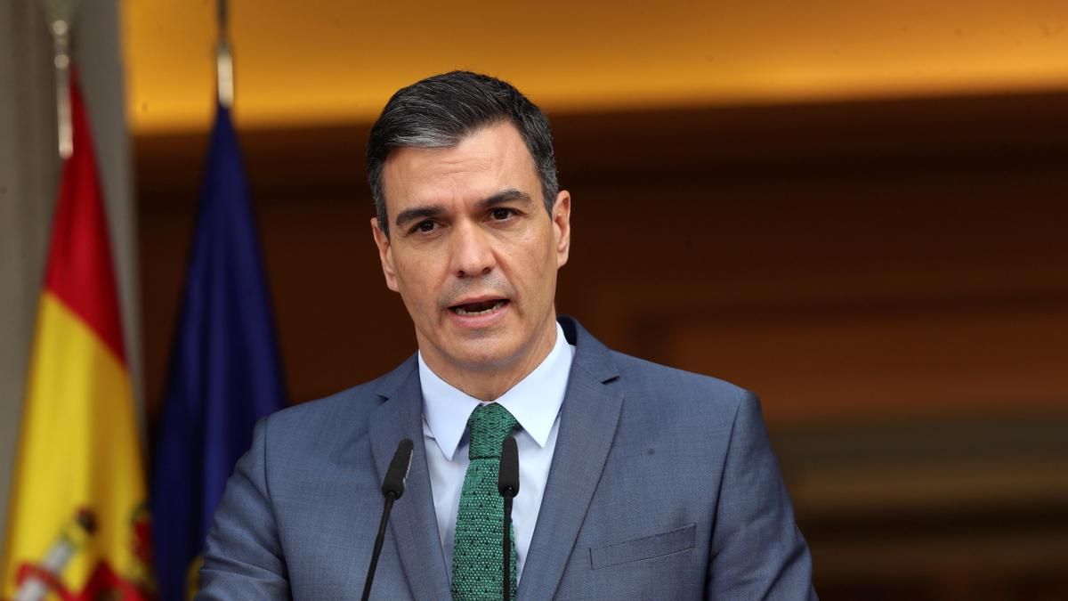 El PSOE mantiene su apoyo a la inocencia de Zapatero tras su entrevista en TVE y el PP la considera "una tomadura de pelo"