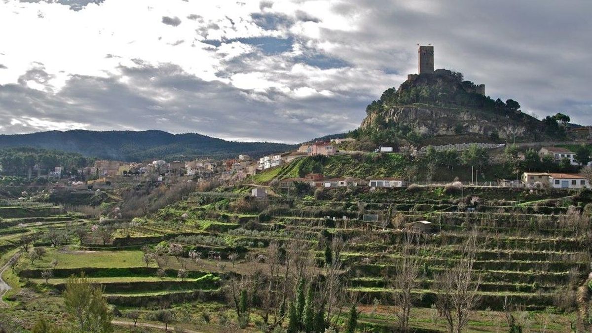 Castillos, bosques centenarios y pueblos blancos en el Alto Vinalopó