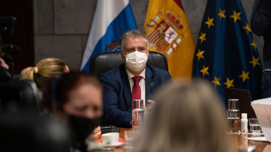 El presidente de Canarias, Ángel Víctor Torres, en una reunión del Consejo de Gobierno