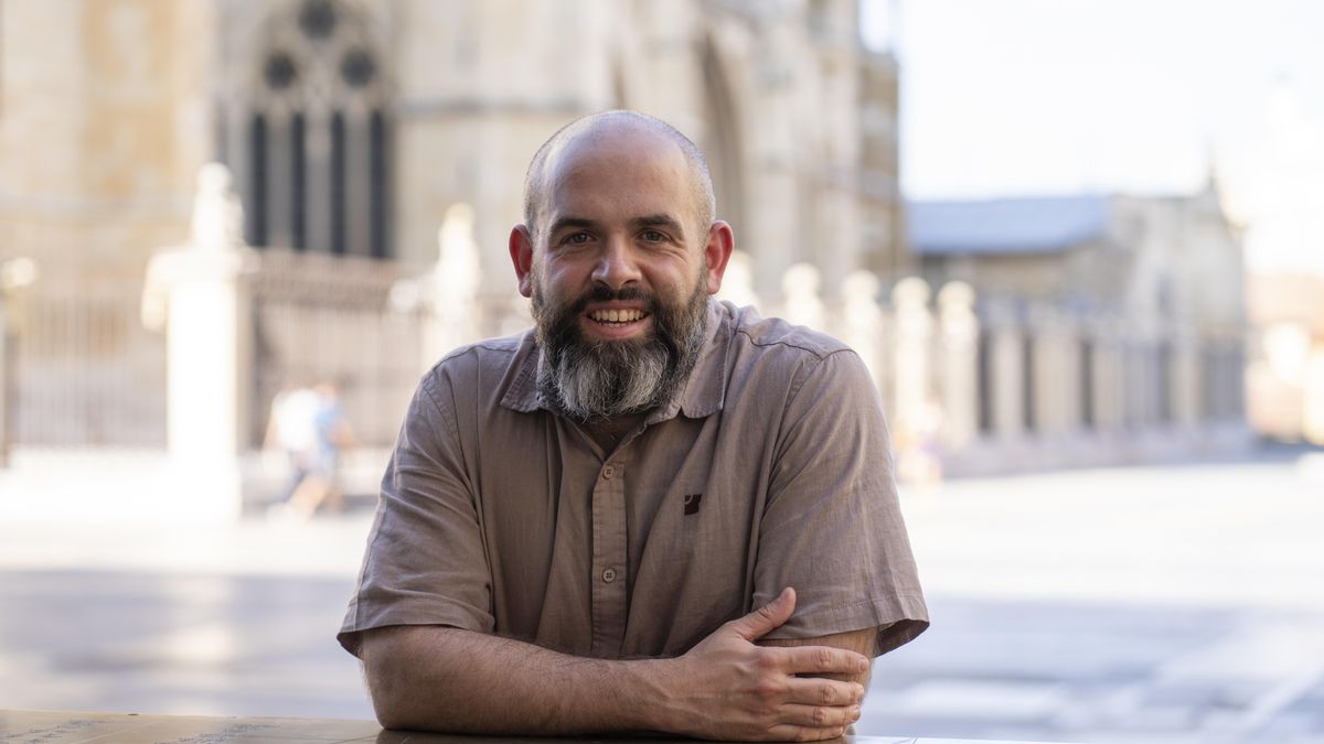 Pablo Batalla, escritor: "El deporte es más política que la propia política"