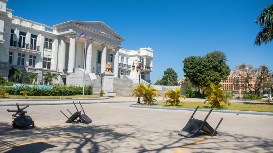 La oposición de Haití desafía a Moise al nombrar a un "presidente interino"