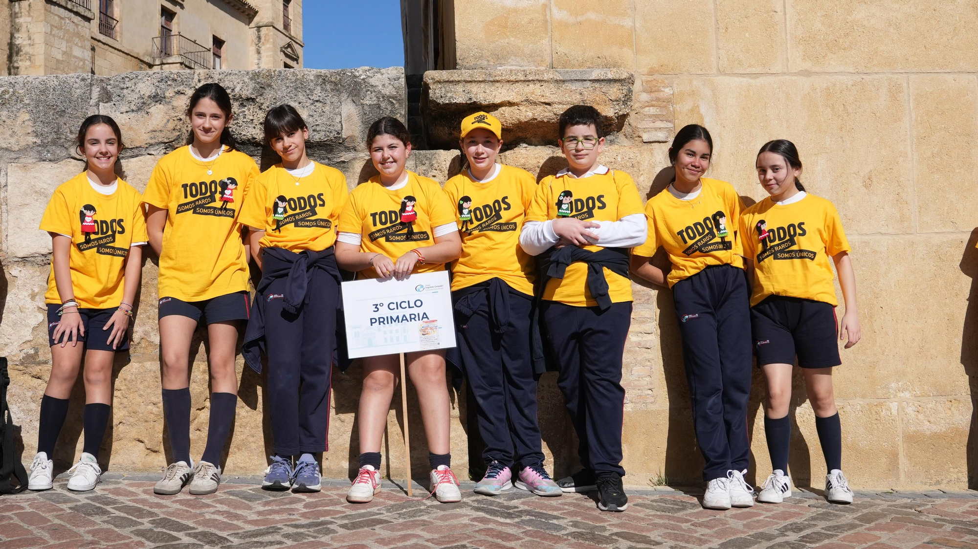 Córdoba abraza la Mezquita Catedral por las enfermedades raras
