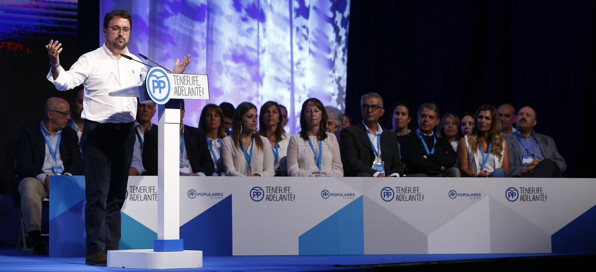 Un momento de la intervención de Asier Antona, junto a otros militantes, en Tenerife