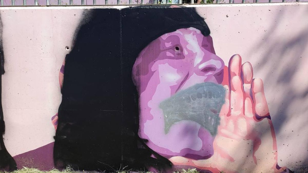 La pintura de Lilia Brik en Rivas, con la boca tapada por los vándalos