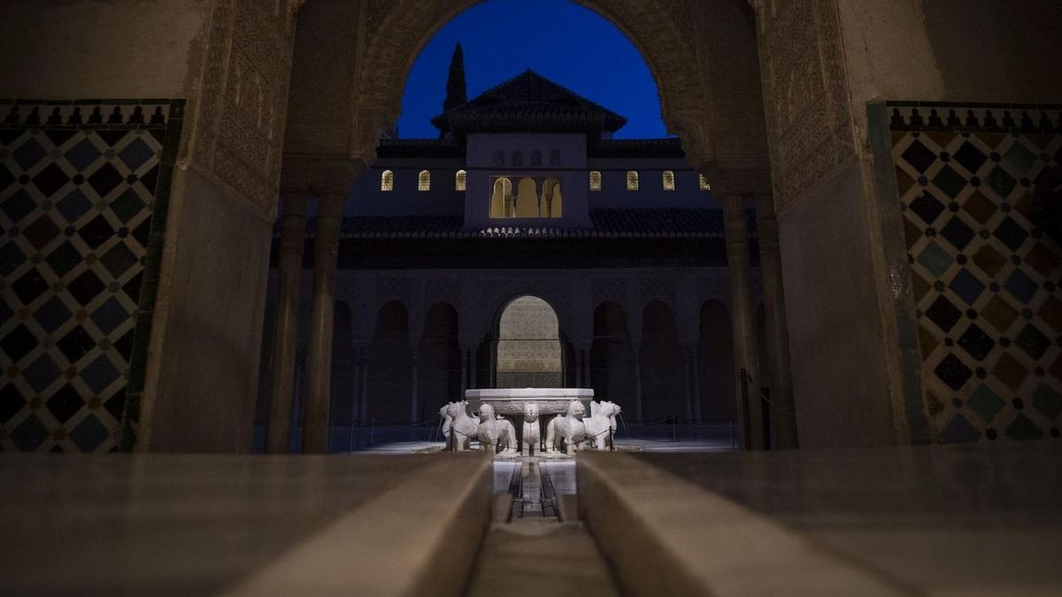 La Alhambra, de noche.