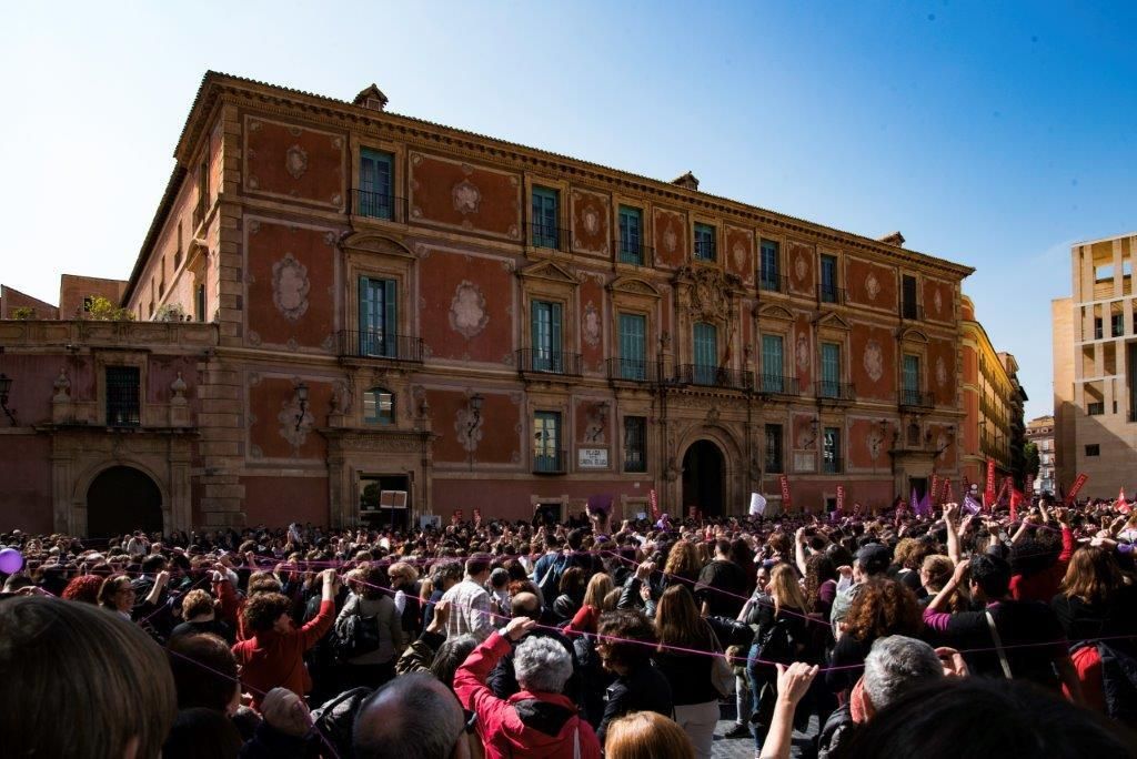 Manifestación 8M en la plaza Belluga / Carlos Trenor