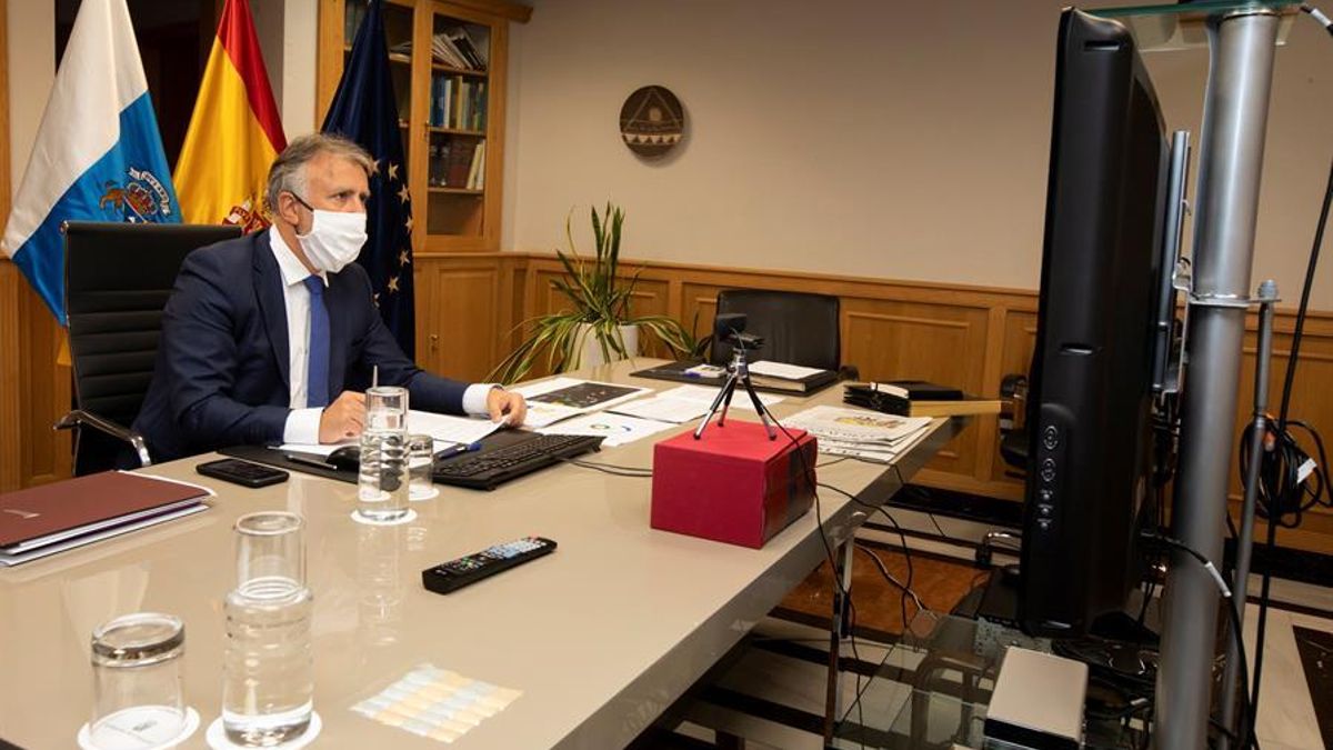 El presidente de Canarias, Ángel Víctor Torres, asiste de forma telemática a la Conferencia de Presidentes en la que se abordará la evolución de la pandemia de Covid 19 y el inicio del curso escolar