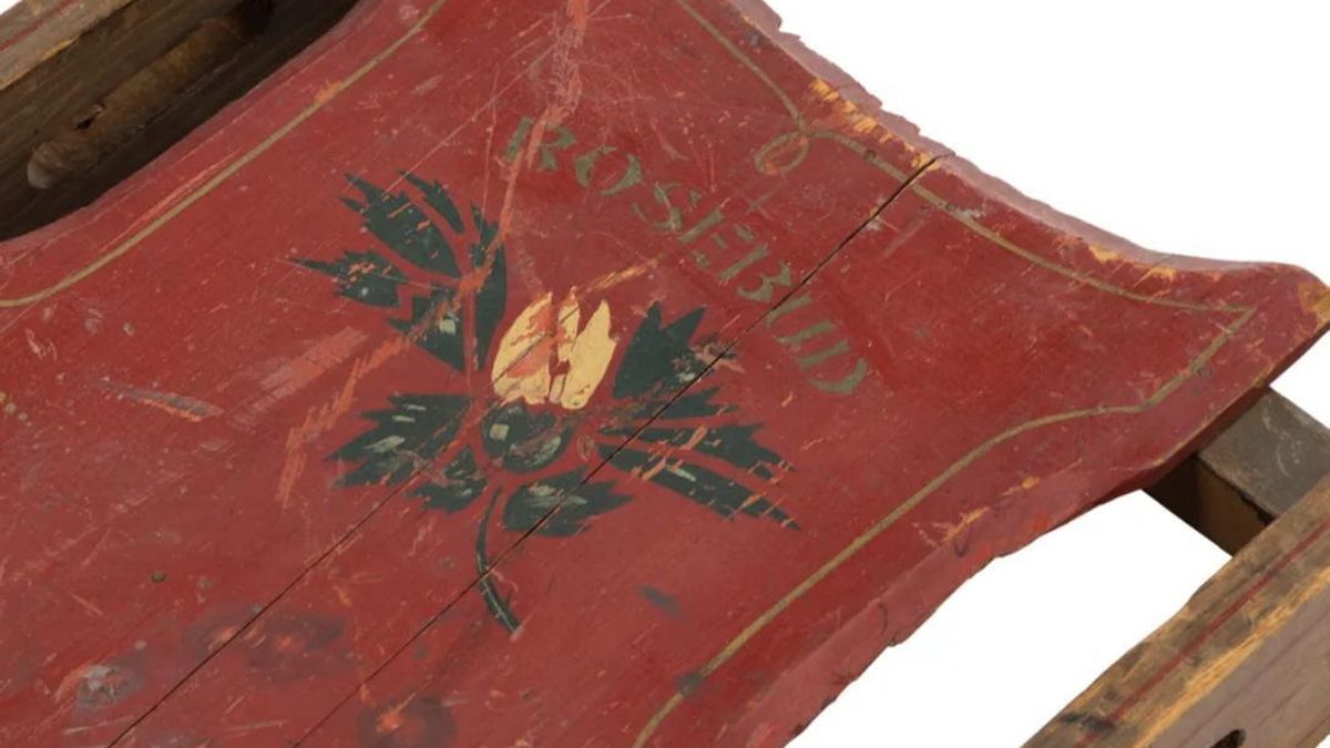 El objeto se asocia a la ruptura definitiva con su infancia y al paso forzado a un mundo marcado por el poder,