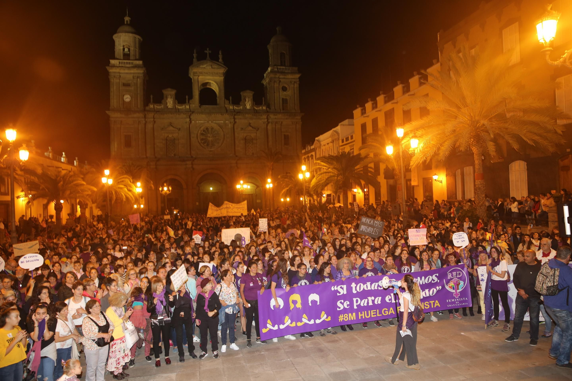 La marcha a su llegada a su destino: en la plaza de Santa Ana.