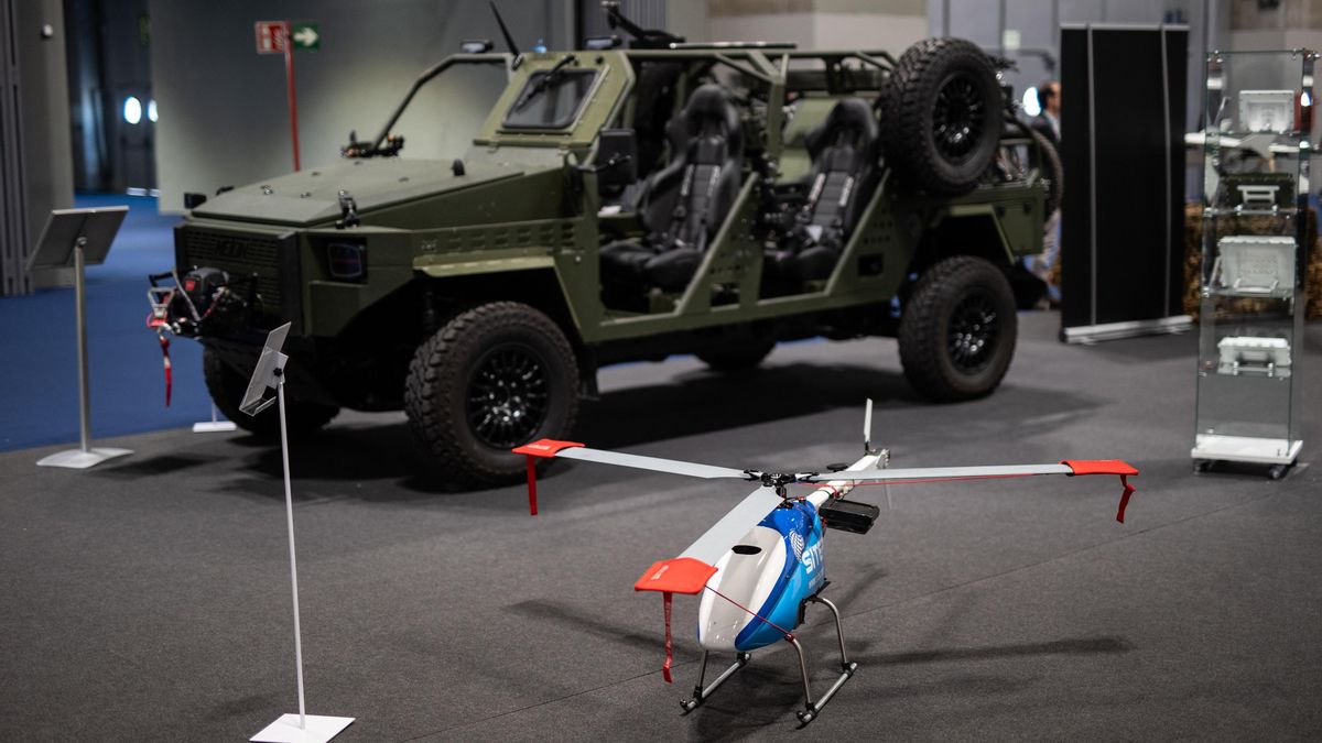 Archivo - Un tanque en la Feria Internacional de Defensa y Seguridad de España (FEINDEF).