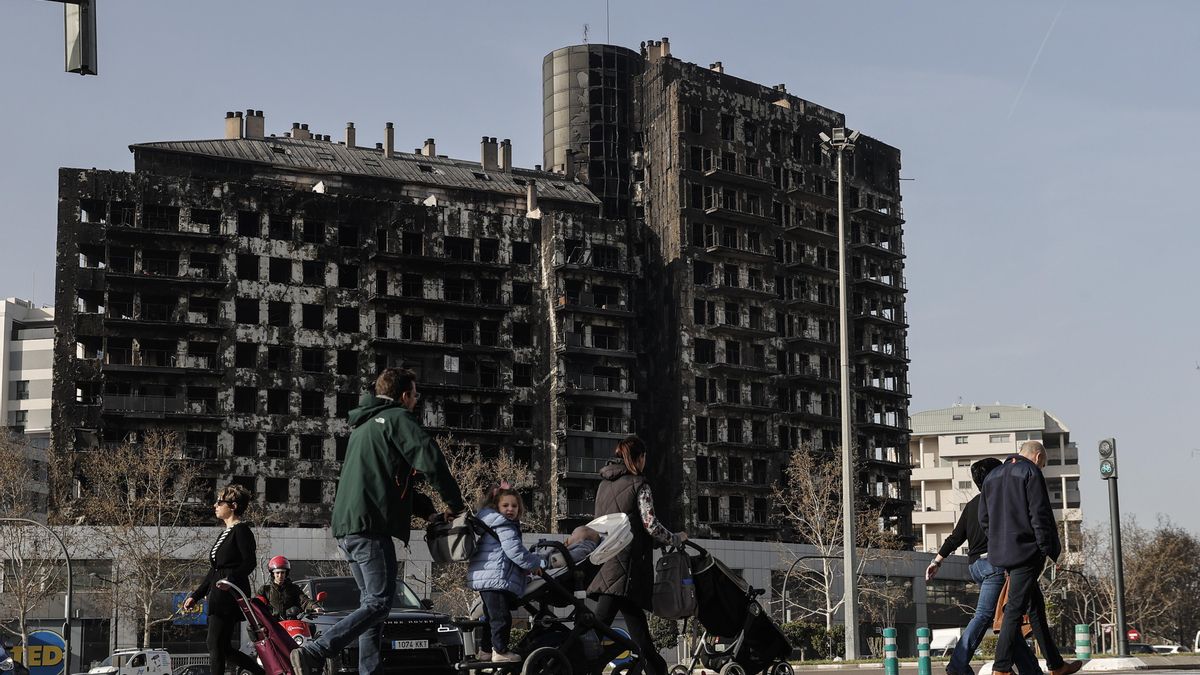 Imagen de archivo del edificio incendiado en el barrio valenciano de Campanar en febrero de 2024, en el que murieron diez personas.