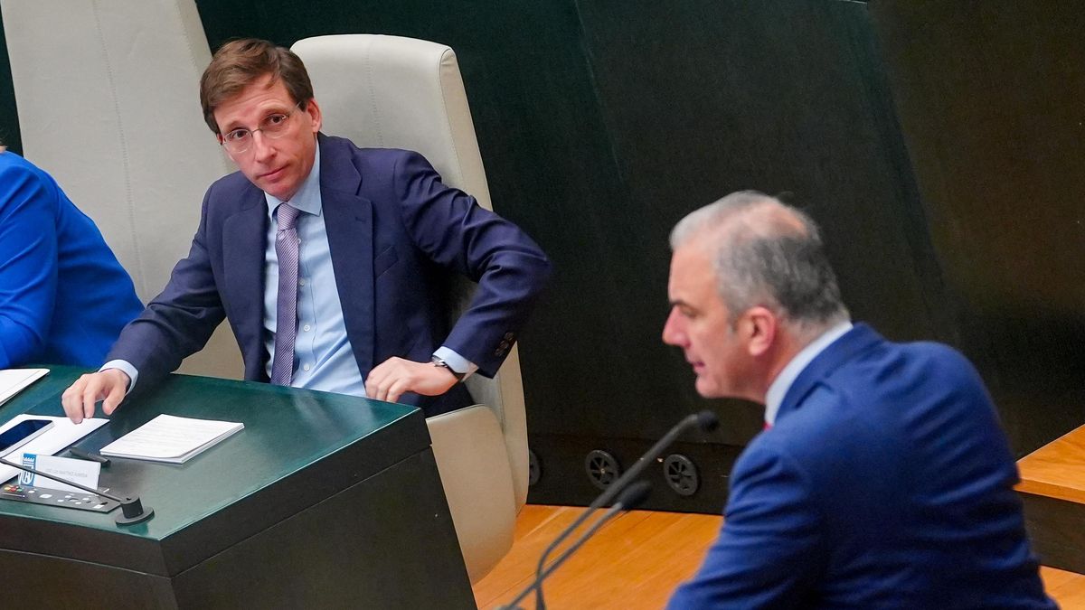 Almeida impide a Vox cesar a Ortega Smith como portavoz y su grupo municipal se parte en dos en el Ayuntamiento de Madrid