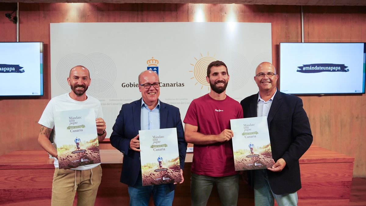 El consejero delegado de la empresa pública Gestión del Medio Rural (GMR), Juan Antonio Alonso, junto al director del Instituto Canario de Calidad Agroalimentaria (ICCA), Luis Arráez, el chef Braulio Simancas (Tasca Silbo Gomero), y el agricultor Sergio Rodríguez (Frutas y Verduras Nito) en la presentación de la campaña.