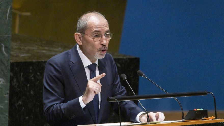 Foto de archivo del ministro de Exteriores de Jordania, Ayman Safadi.