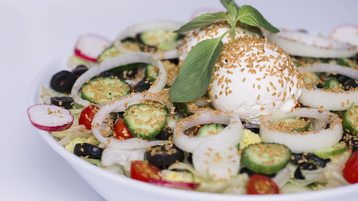 'Horiatiki': cómo hacer la auténtica receta tradicional de ensalada griega