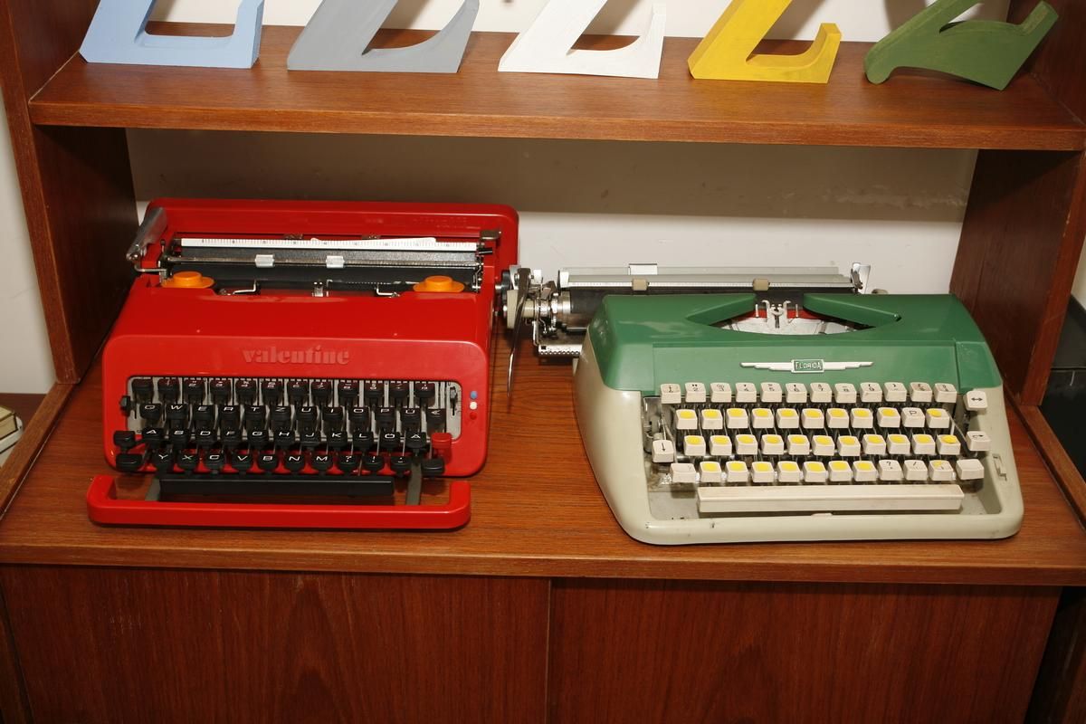 Exposición de muebles 'vintage'. Proyecto Polonium 209. Foto: Alejandro Ramos