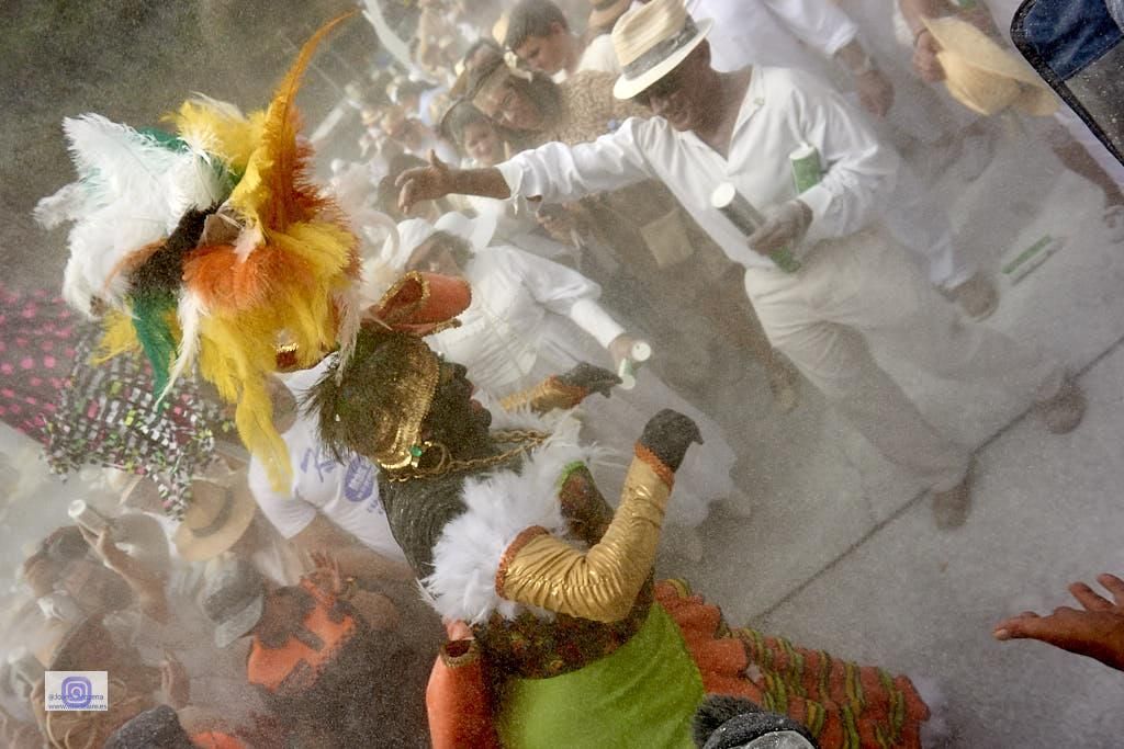 Un momento de  la llegada de la Negra Tomasa a la Plaza de España,  este lunes rebautizada como Plaza de La Habana.