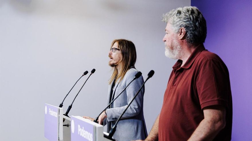 El secretario de Organización y portavoz de Podemos, Pablo Fernández, y el coordinador federal de Alianza Verde, Juantxo López de Uralde