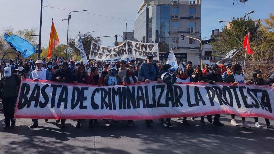 Aumenta la tensión en las calles con el acercamiento de las organizaciones sociales oficialistas y opositoras