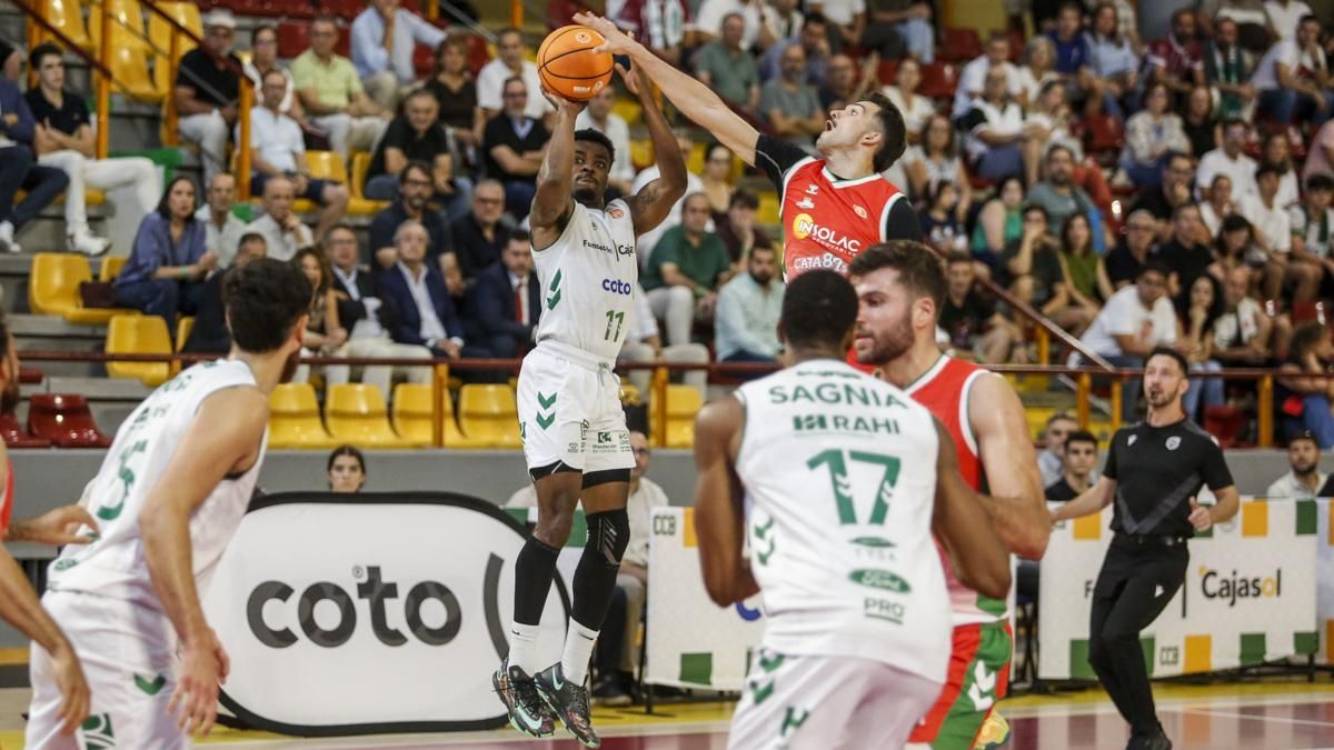 El derbi entre Cajasol Coto Córdoba y Insolac Caja 87, en imágenes