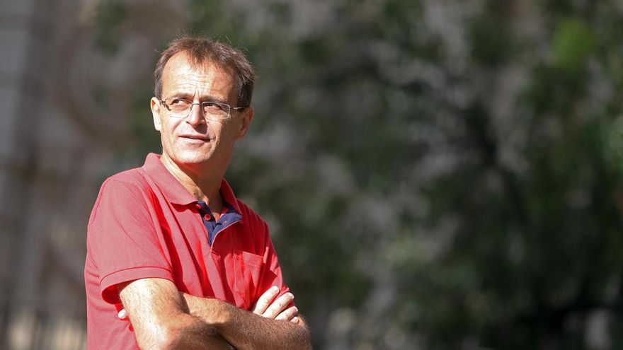 Ramón Trujillo, fotografiado para la entrevista en el centro de Santa Cruz