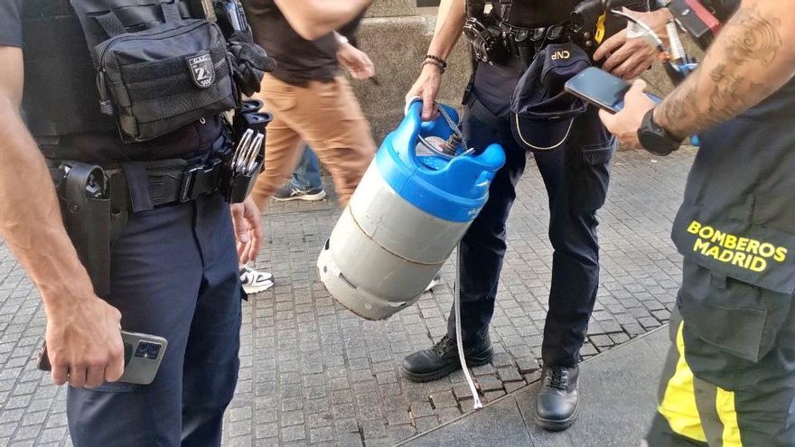 Detienen a un hombre atrincherado en un edificio de Gran Vía que amenazó con explotar una bombona de butano