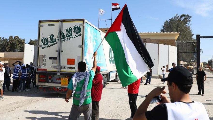 Un camión con ayuda humanitaria cruzó hoy el paso de Rafah desde Egipto con ayuda humanitaria paras Gaza.